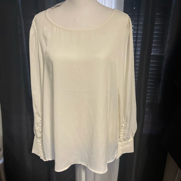 New Express Cream Top with detailed button on sleeve. - Picture 1 of 4